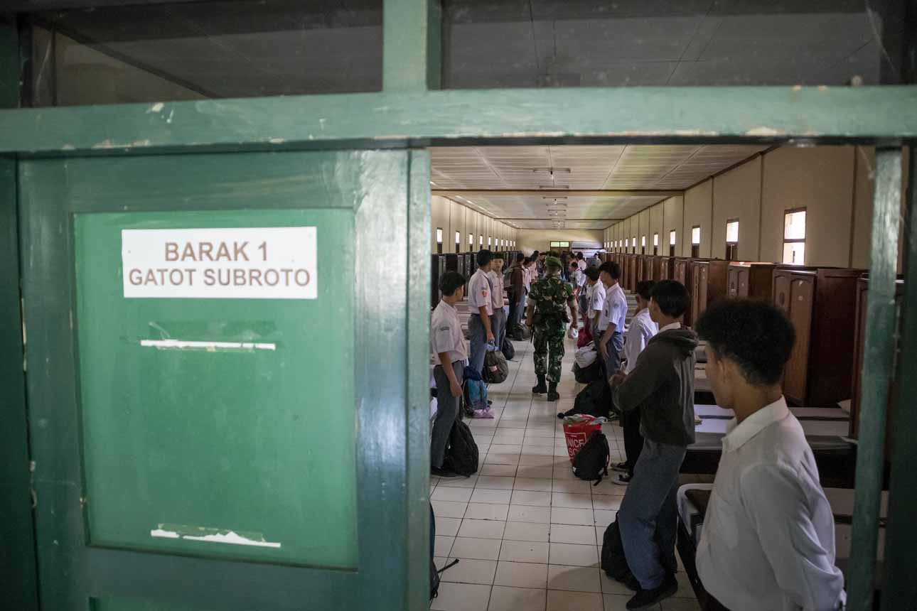 Remaja Bermasalah di Jawa Barat Dibina di Barak Militer