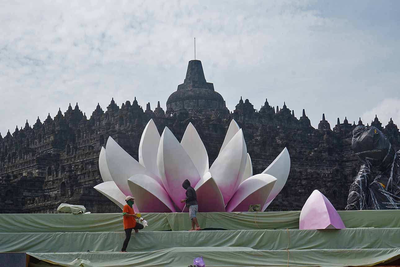 Candi  Borobudur Bersiap sambut Waisak