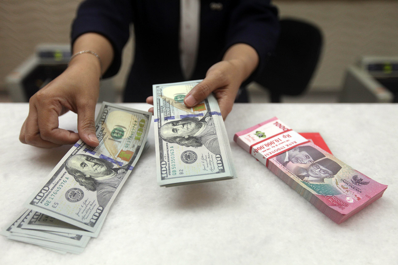 Jelang Libur Panjang Rupiah Kembali Melemah 