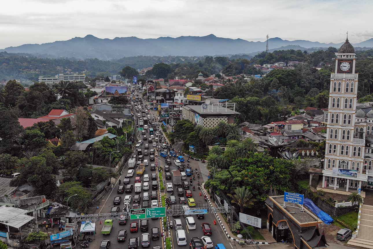 Kawasan Puncak Padat saat Libur Waisak