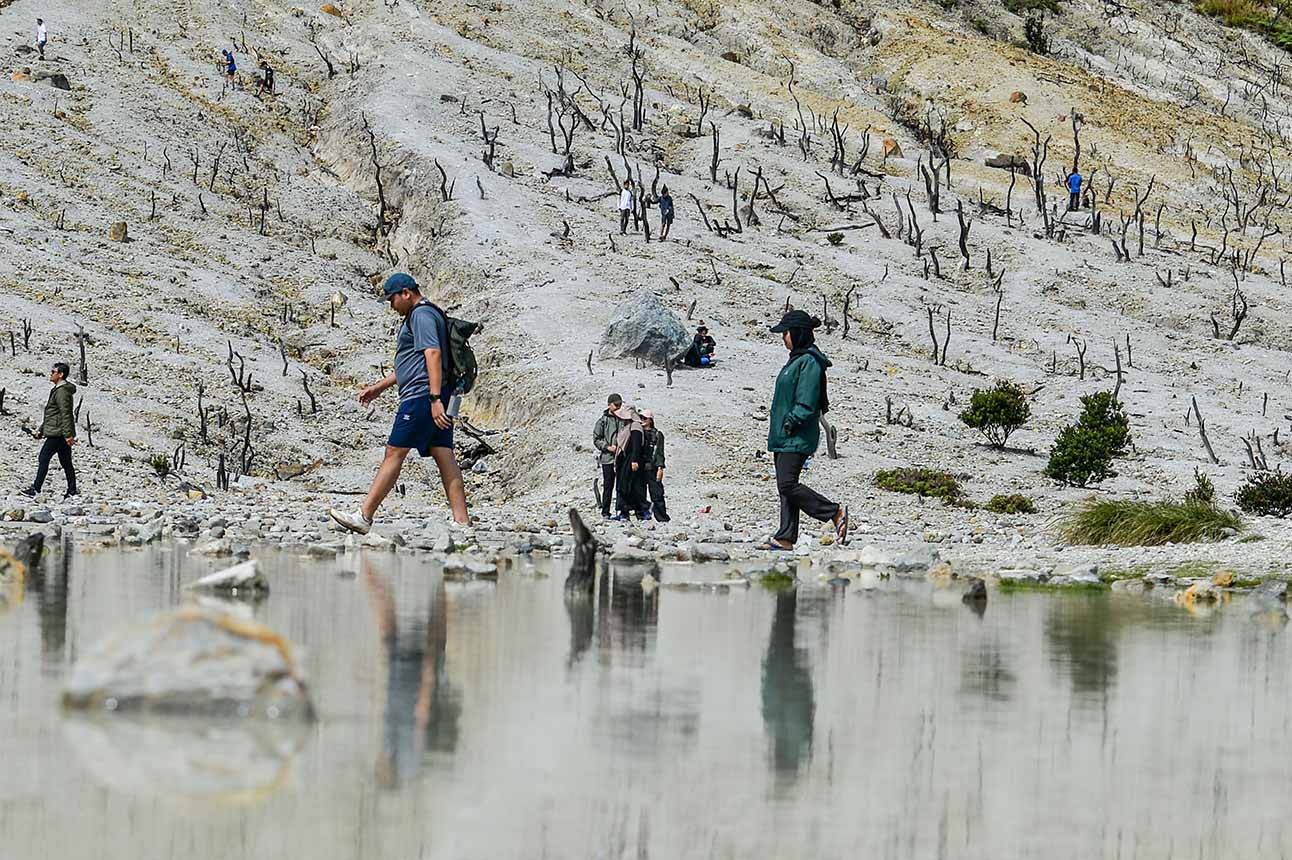 Libur Waisak Gunung Papandayan Padat Pengunjung