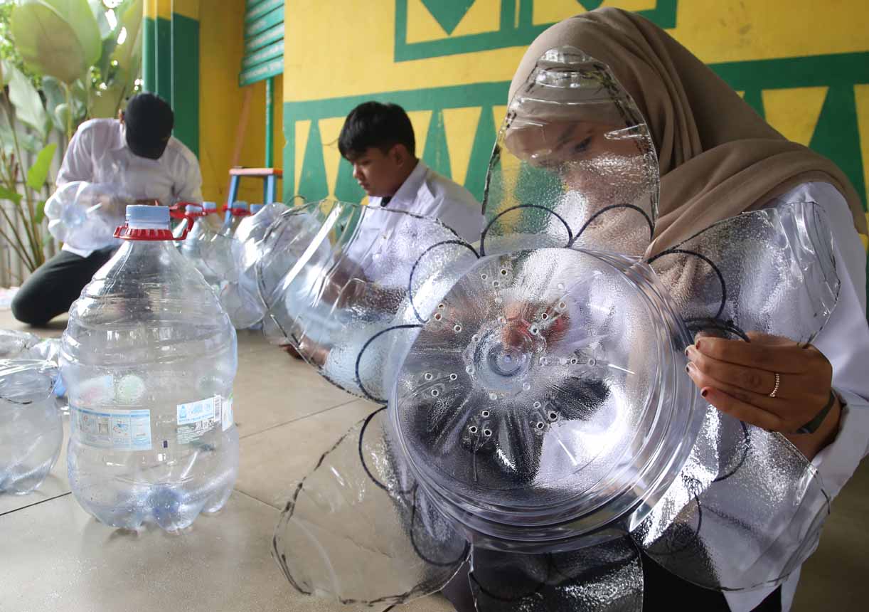Manfaatkan Galon Bekas untuk Berkebun