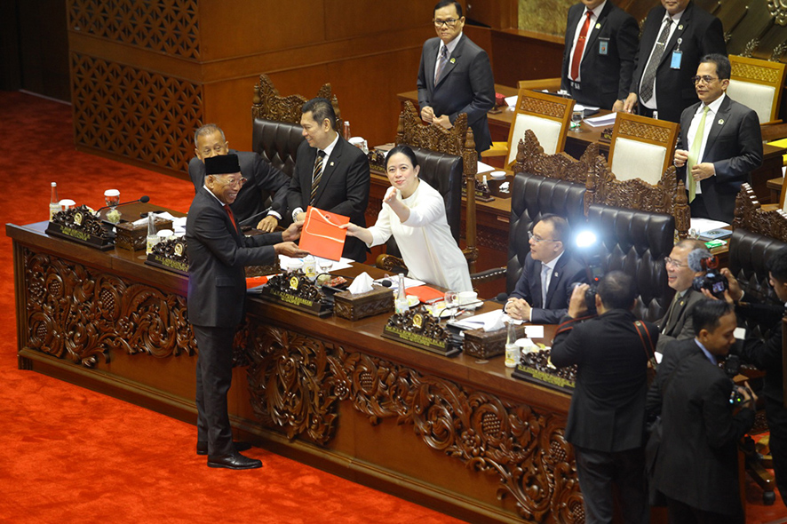 Rapat Paripurna Ke-19 DPR RI