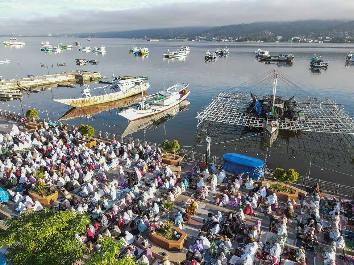 Pesisir Kendari Jadi Lokasi Unik Shalat Idul Adha