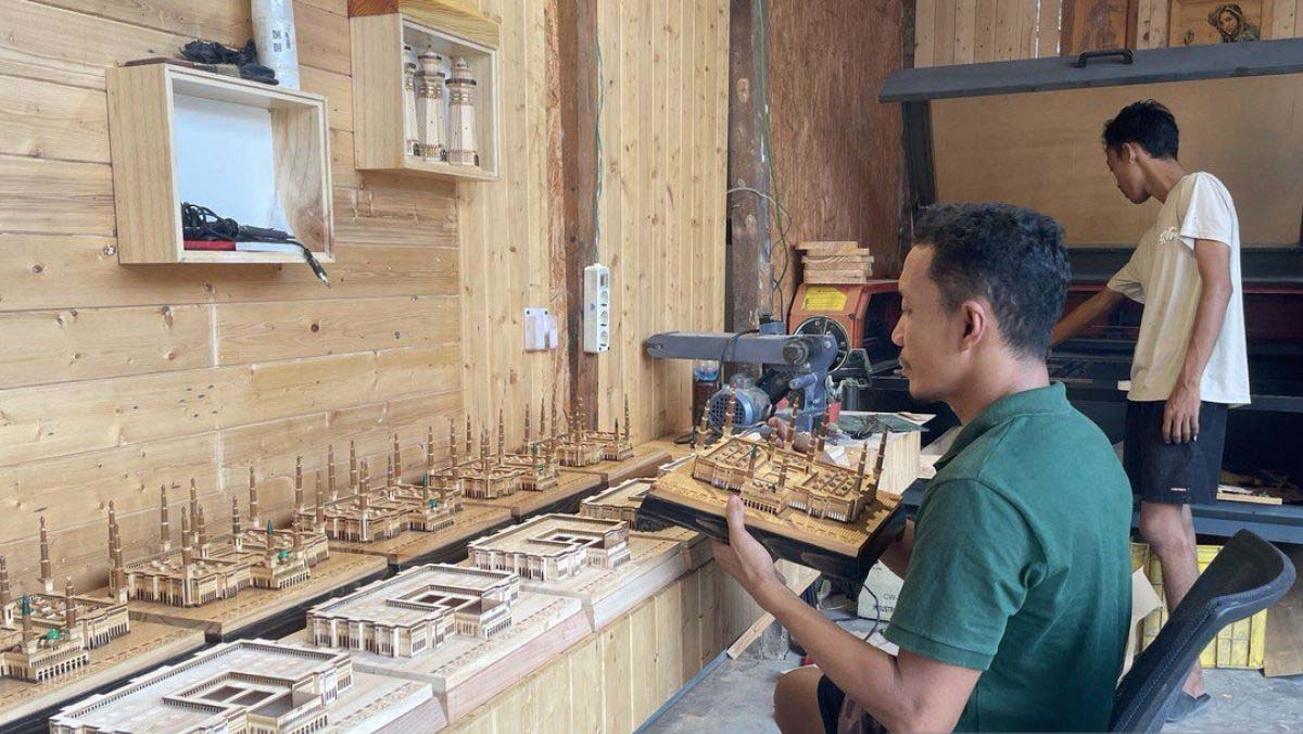 Kerajinan Miniatur dari Limbah Kayu