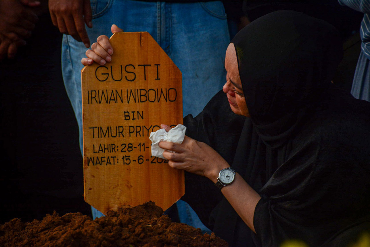 Pemakaman jenazah musisi Gusti Irwan Wibowo