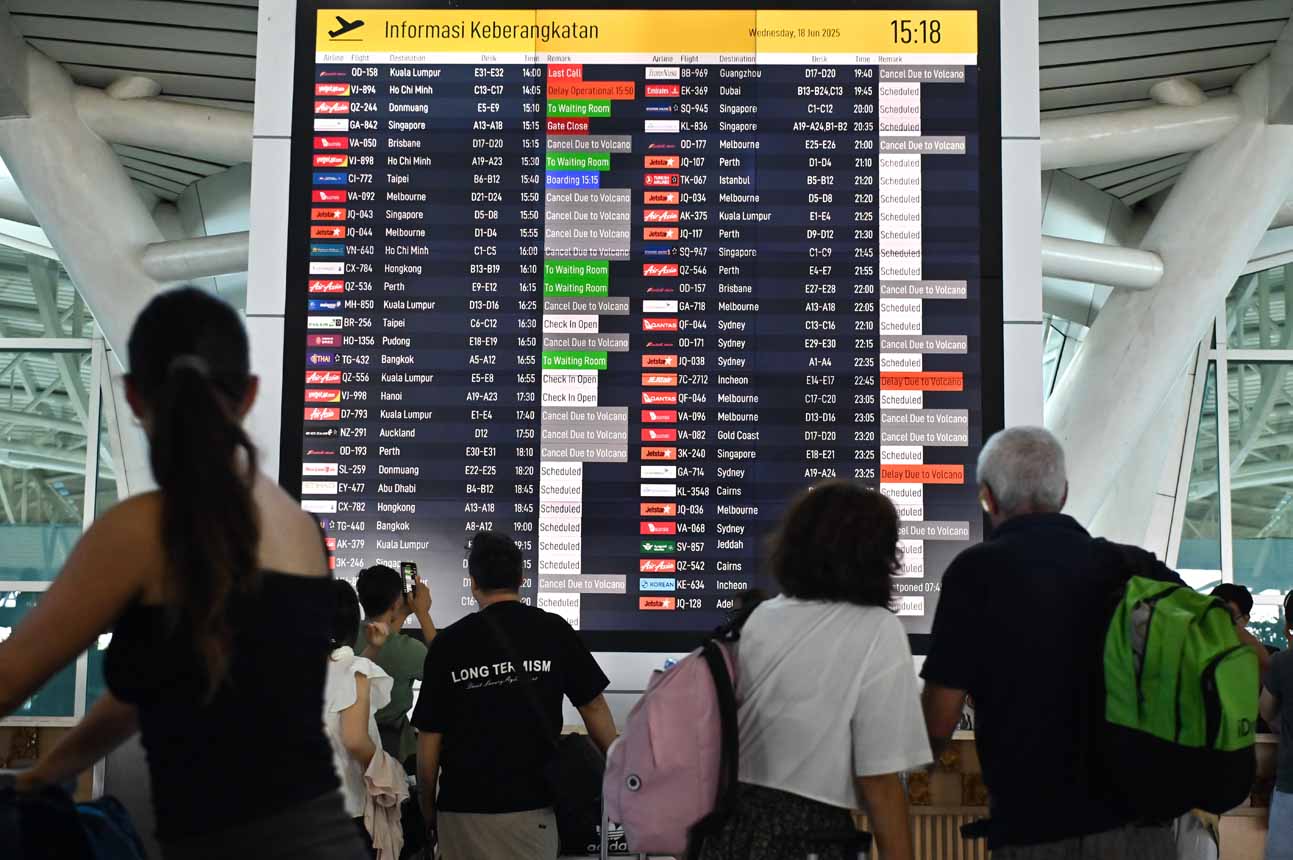 Dampak Erupsi Gunung Lewotobi Puluhan Penerbangan di Bandara Ngurah Rai Batal