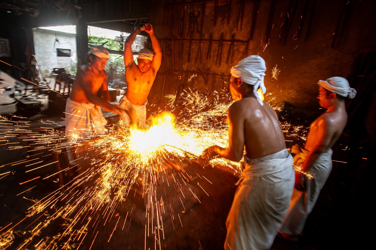 Pembuatan keris pusaka tradisional
