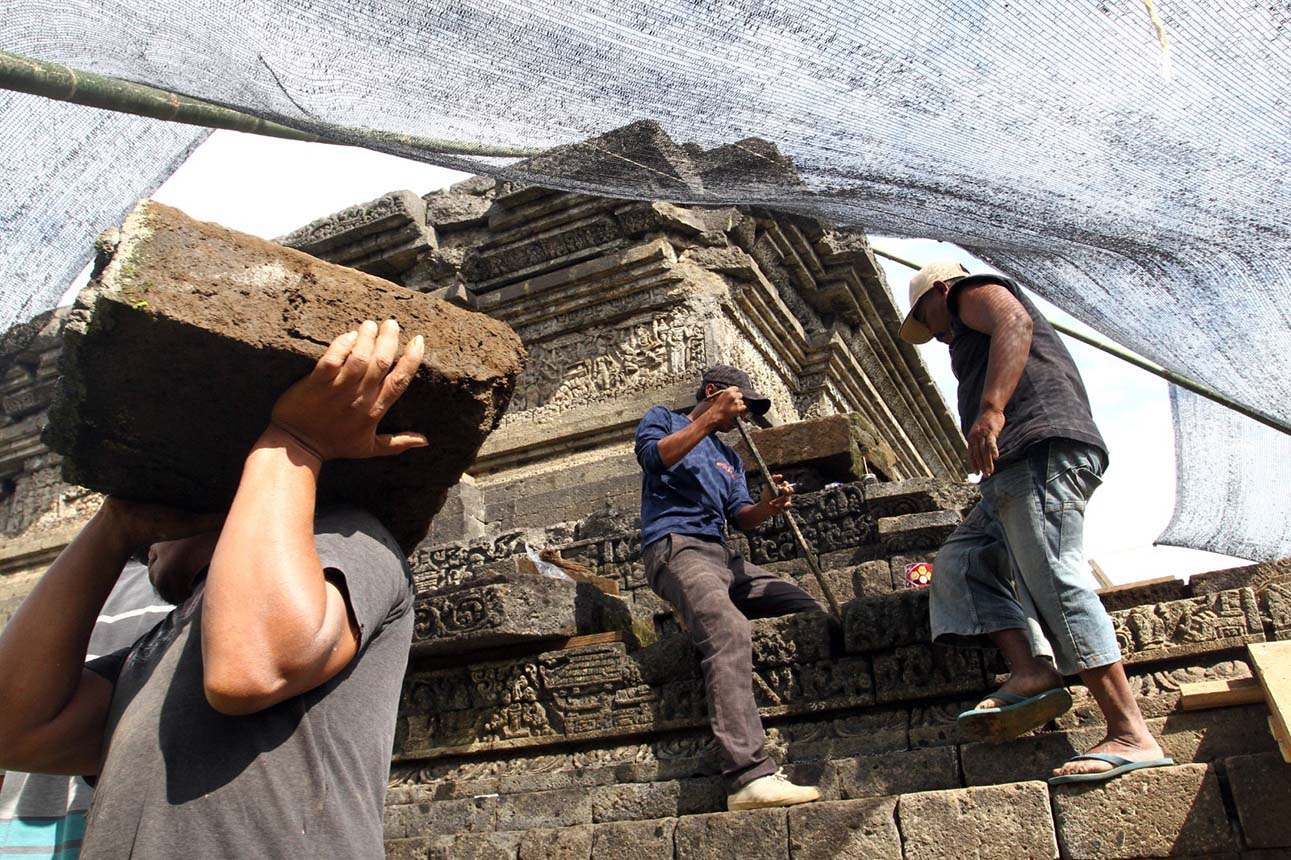 Pemugaran Candi Jago
