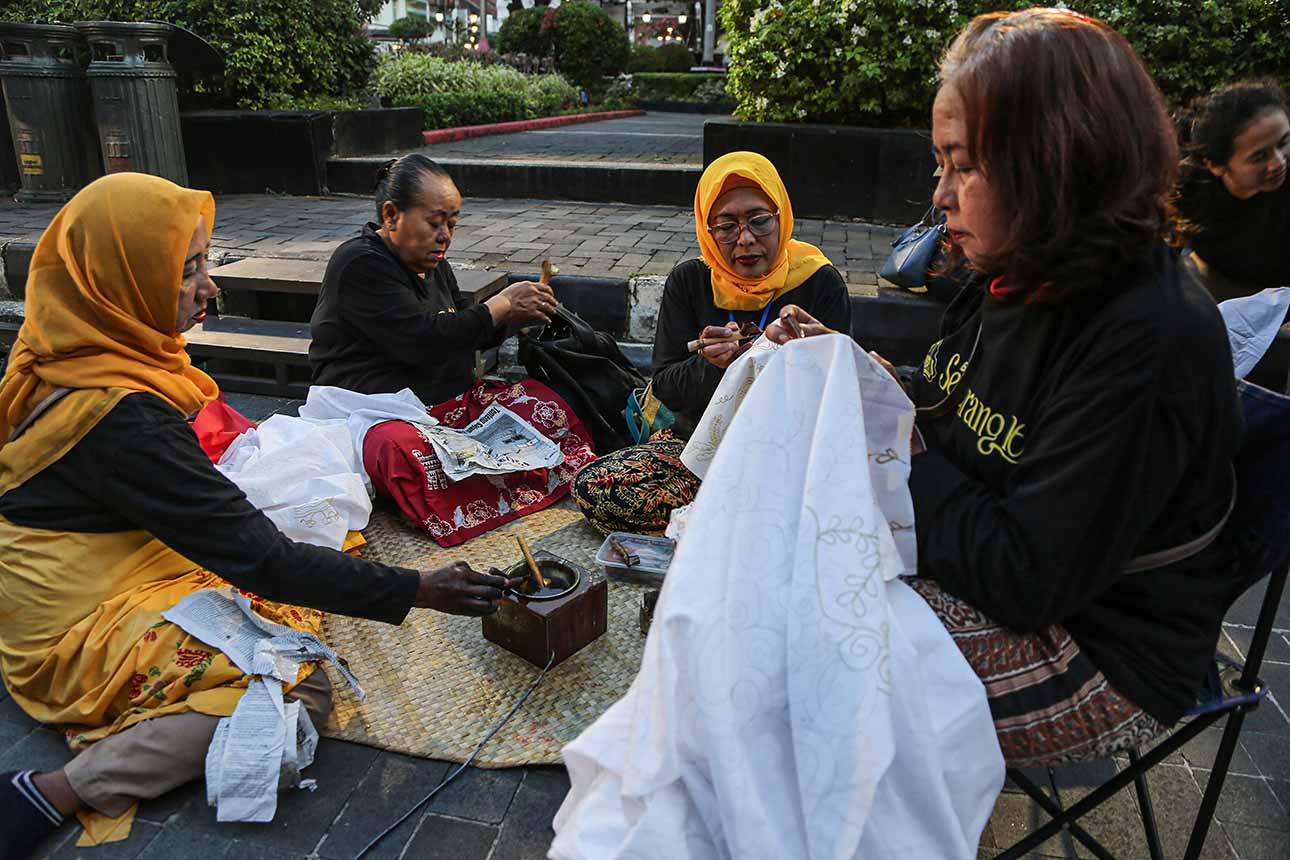 Antusiasme Belajar Membatik di Kota Lama Semarang