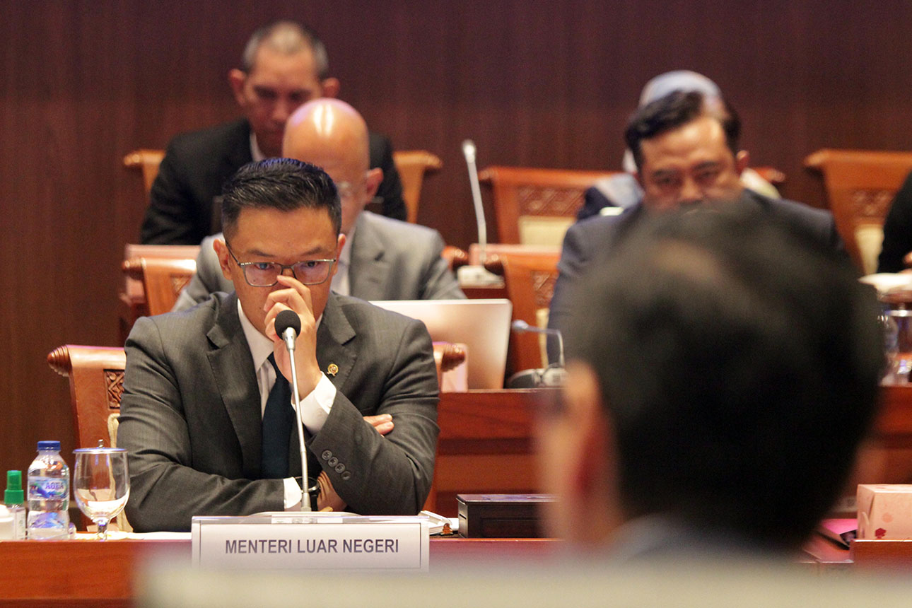Bahas Perlindungan WNI di Wilayah Konflik, Menteri Luar Negeri Sugiono Raker dengan Komisi I DPR 