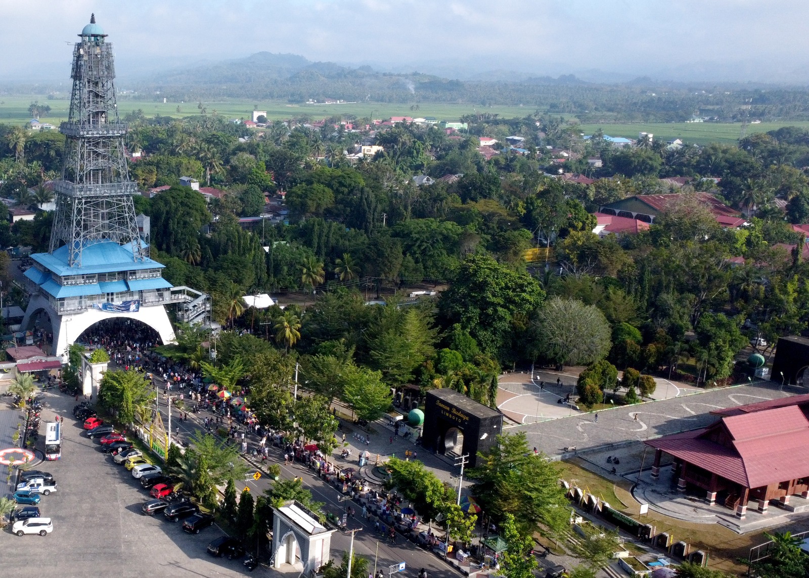 Kawasan wisata kuliner nontunai Menara Pakaya