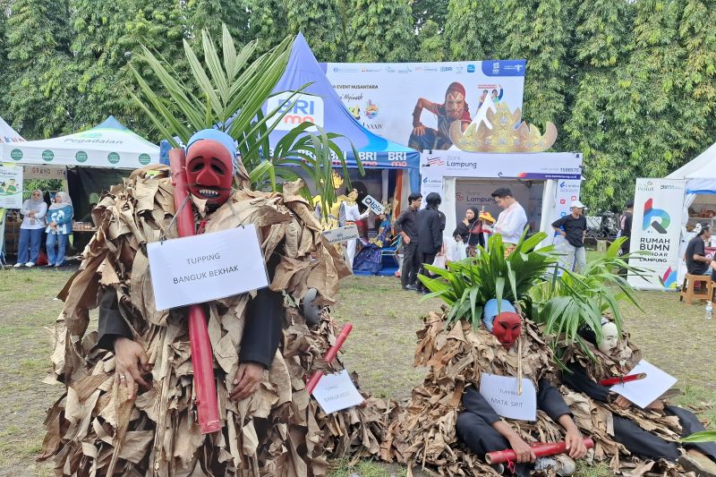 Festival Krakatau tampilkan Tupping tradisi 12 wajah prajurit Radin Inten II yang ditampilkan 30 tahun sekali