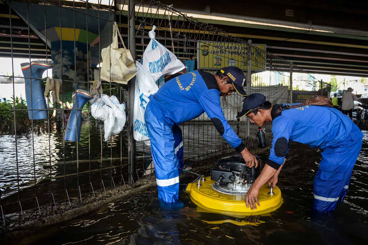 Pemprov DKI Kerahkan Pompa Air Guna Kendalikan Banjir