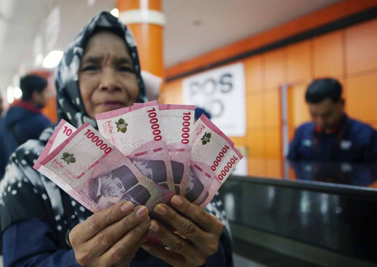 Penyerahan Bantuan Subsidi Upah di Tangerang