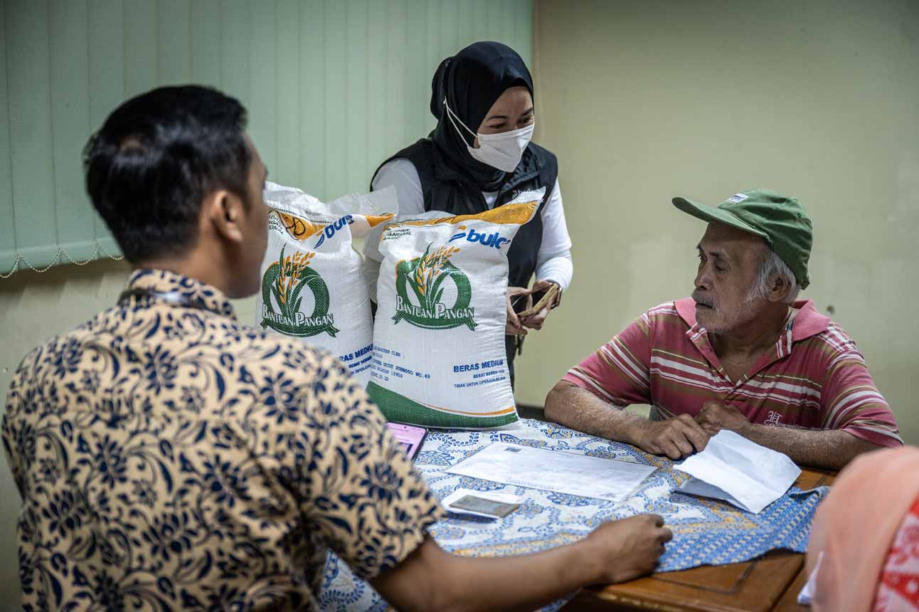 Bantuan Pangan Mulai Disalurkan di Jakarta