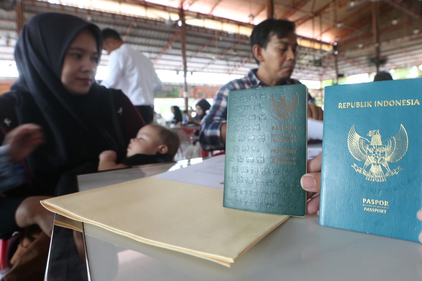 Pelayanan paspor di warung kopi