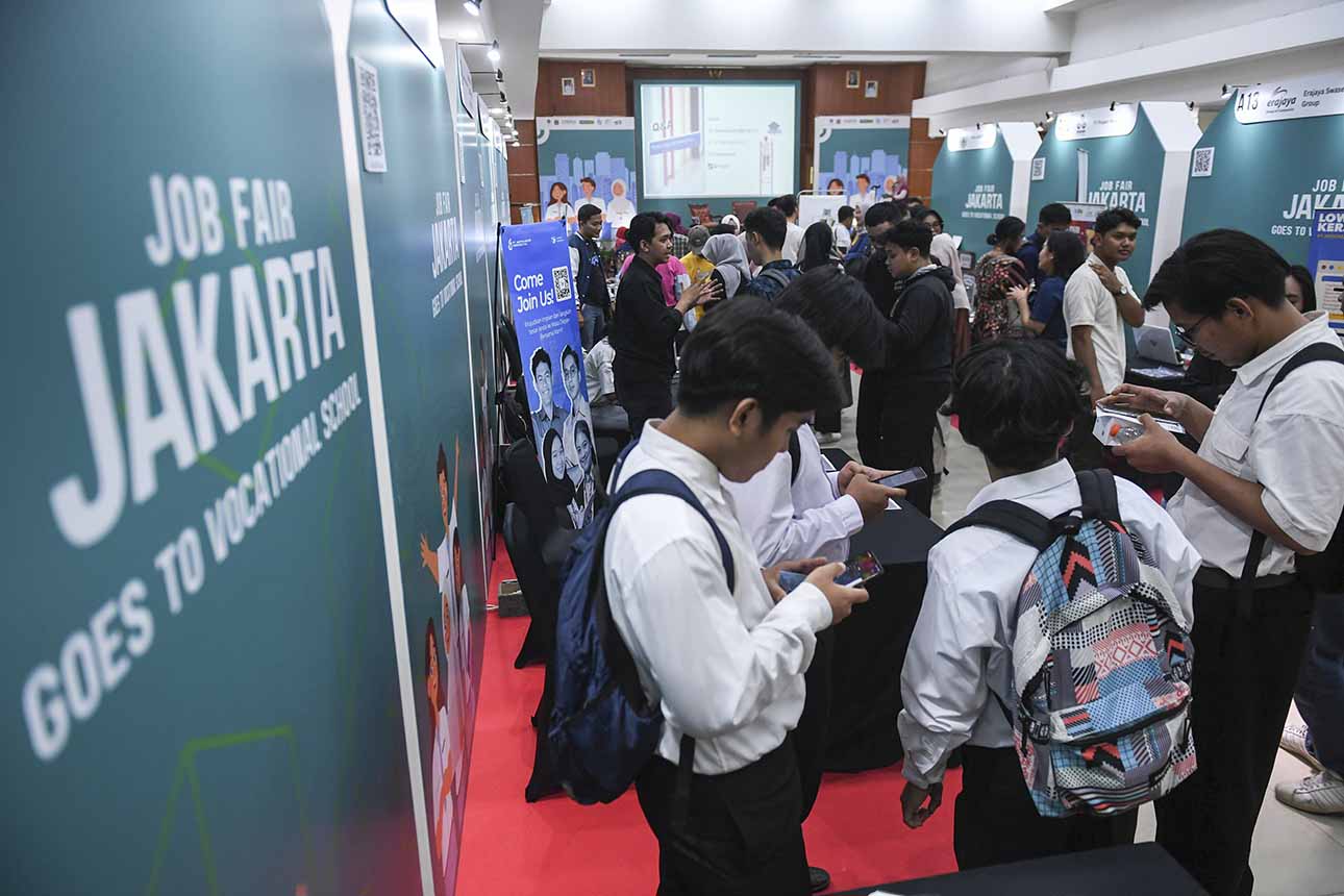 Pelaksanaan Jakarta Job Fair di Sekolah Menengah Kejuruan