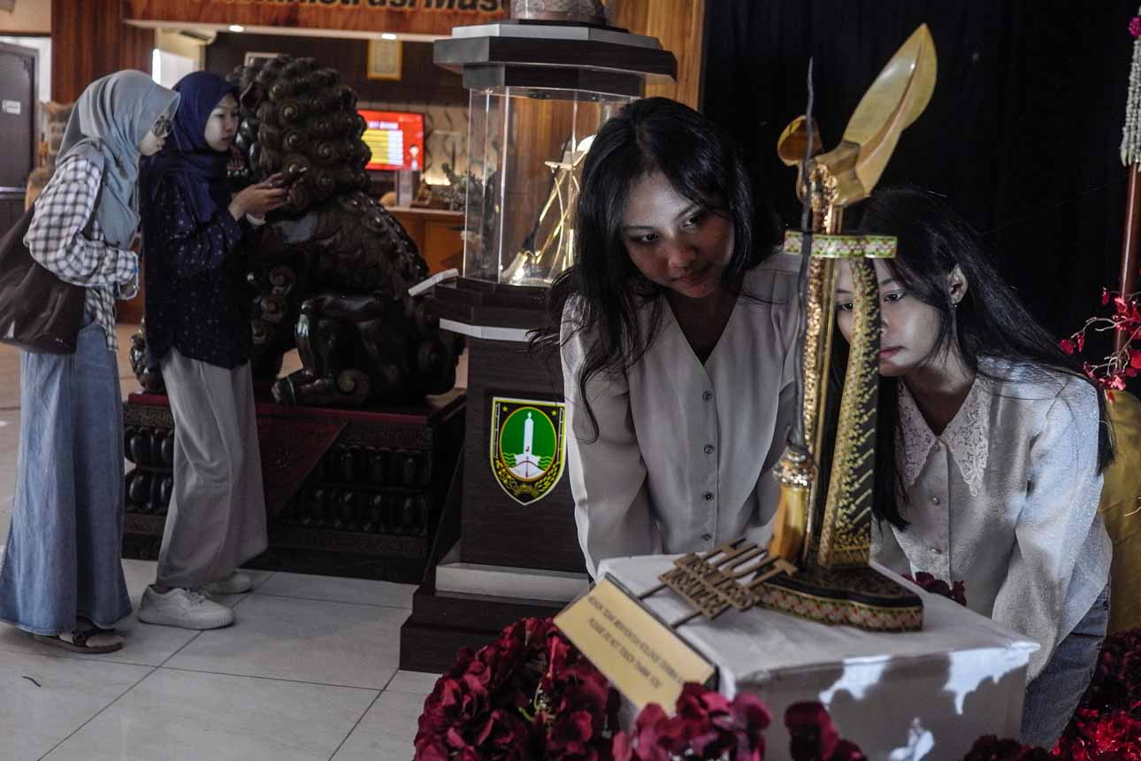 Pameran Abyakta Vastu Angkat Nilai Historis Keris Sesaji