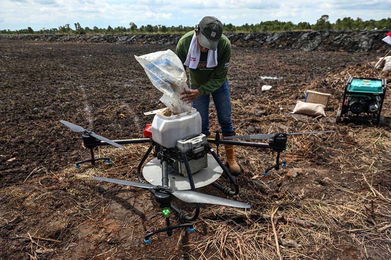Penanaman Padi Menggunakan Drone di Cetak Sawah Rakyat