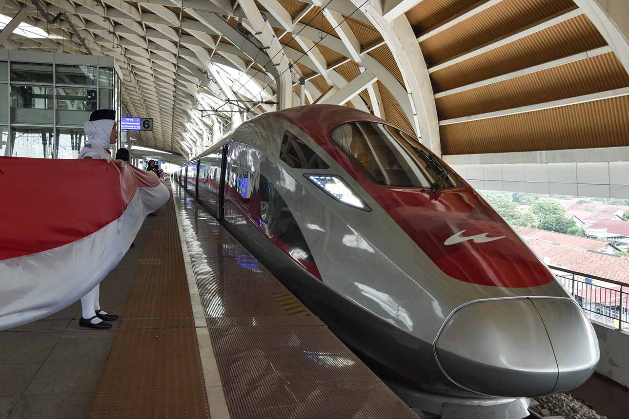 Peringatan HUT Kemerdekaan Digelar di Stasiun Kereta Cepat Whoosh