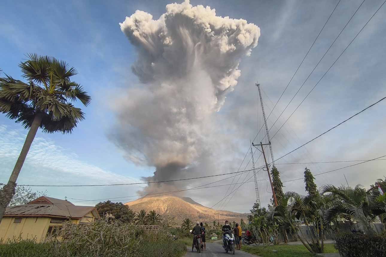Badan Geologi Gandeng Gereja Sebarkan Peringatan Dini Erupsi Gunung Lewotobi Laki-laki