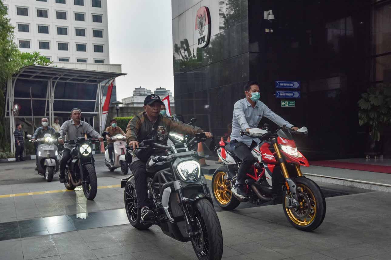 KPK Sita 22 Kendaraan Milik Wamenaker Immanuel Ebeneze