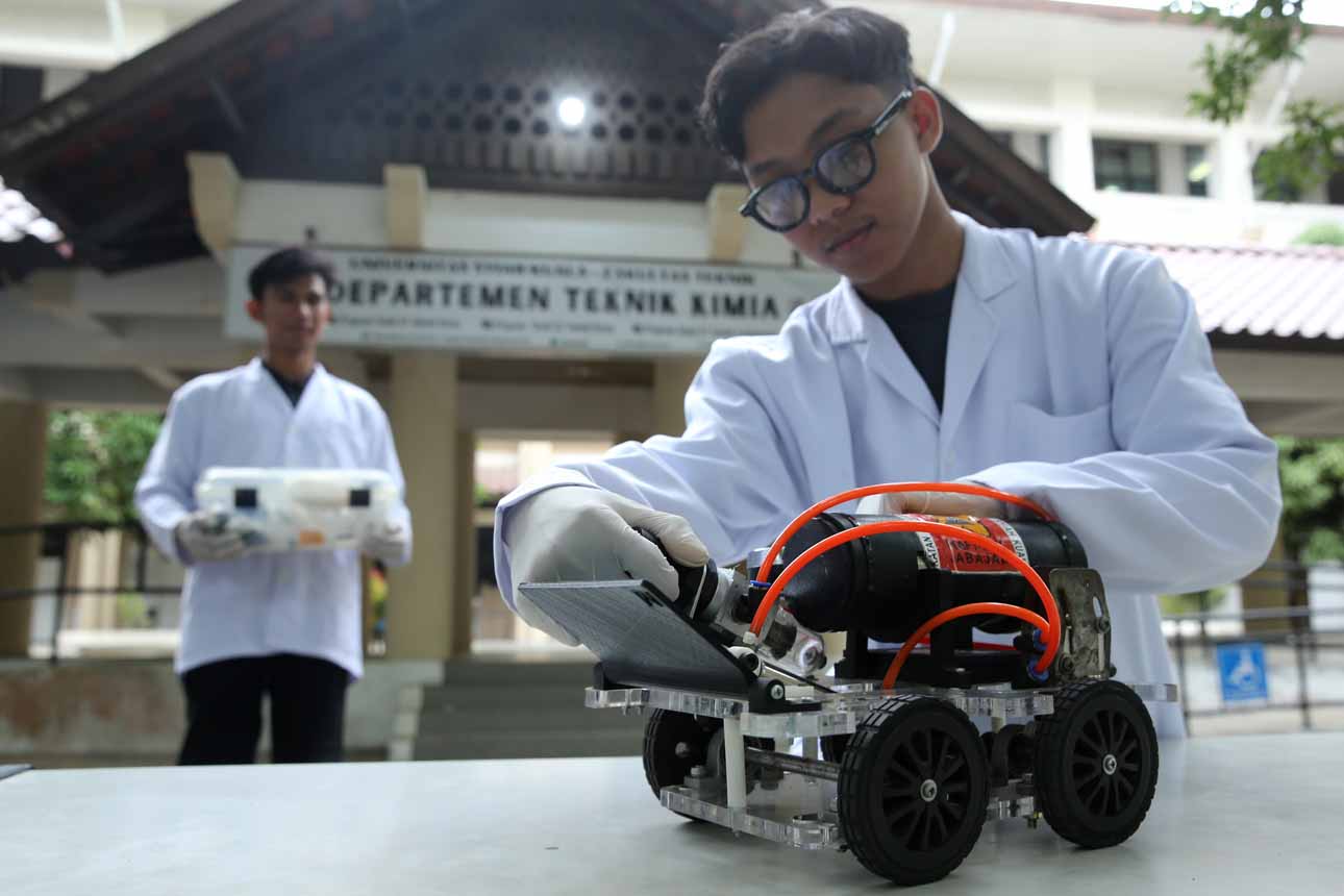 Medali Emas untuk Mobil Mini Koetaradja Aeromoto
