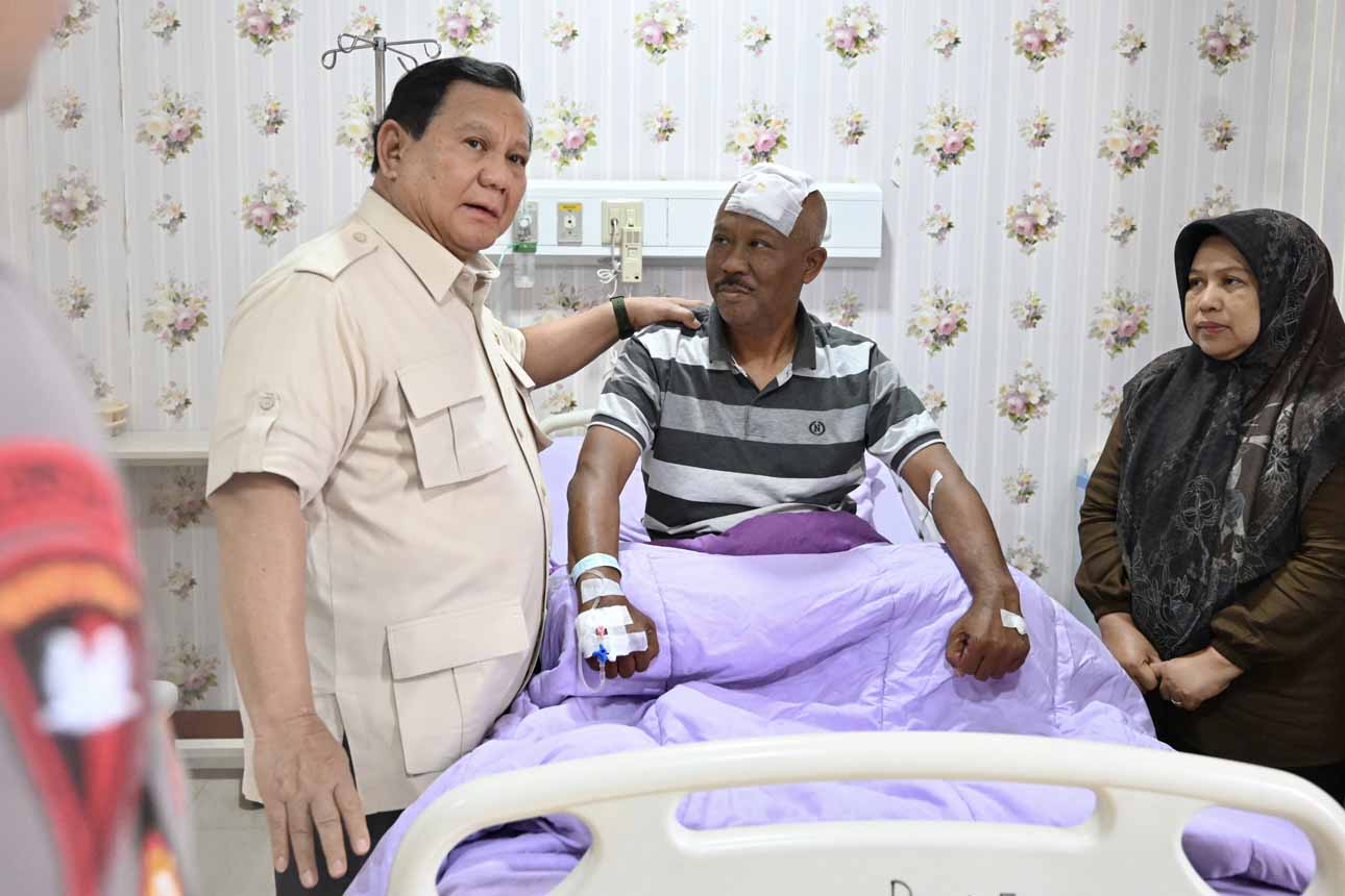 Presiden Kunjungi Polisi Terluka di RS Polri