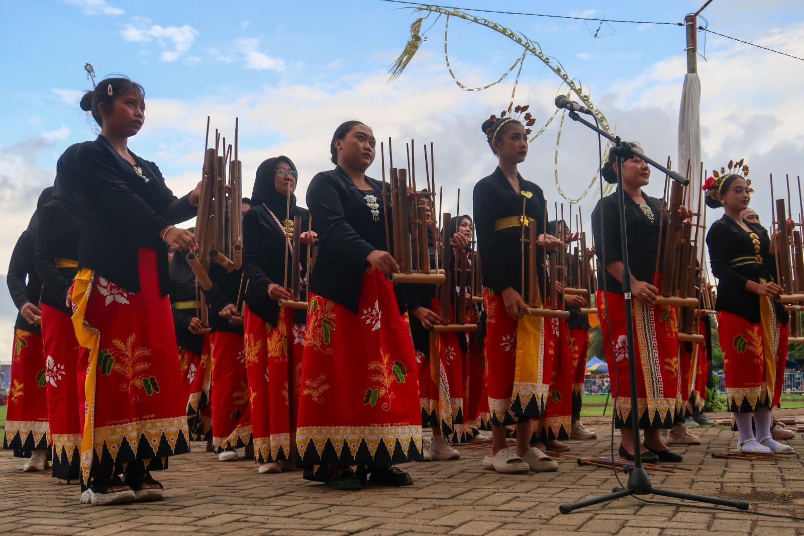 Pentas seni musik angklung