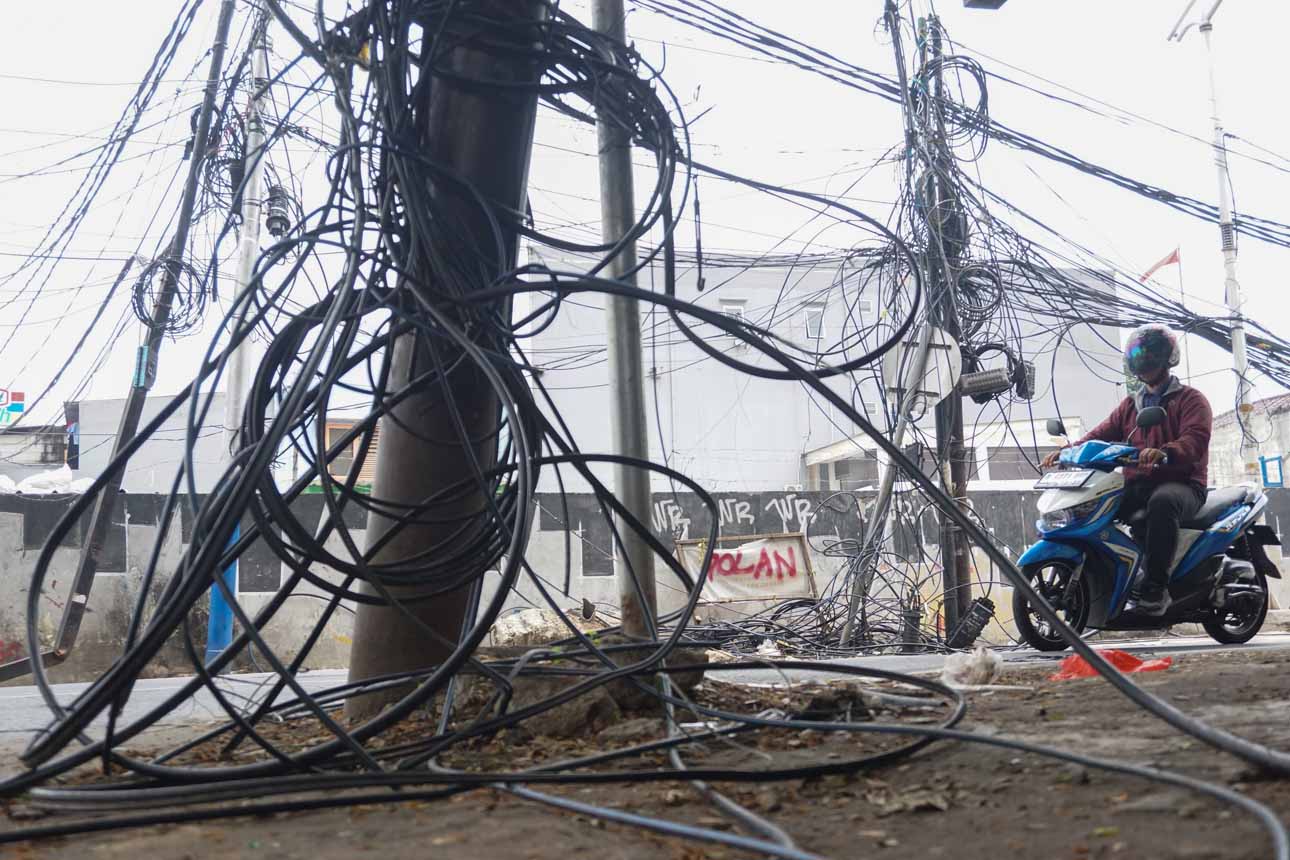 Penataan Kabel Utilitas yang Semrawut di Jakarta