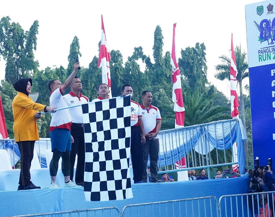 Ribuan Peserta Meriahkan “Panglima TNI Run 2025” di Monas