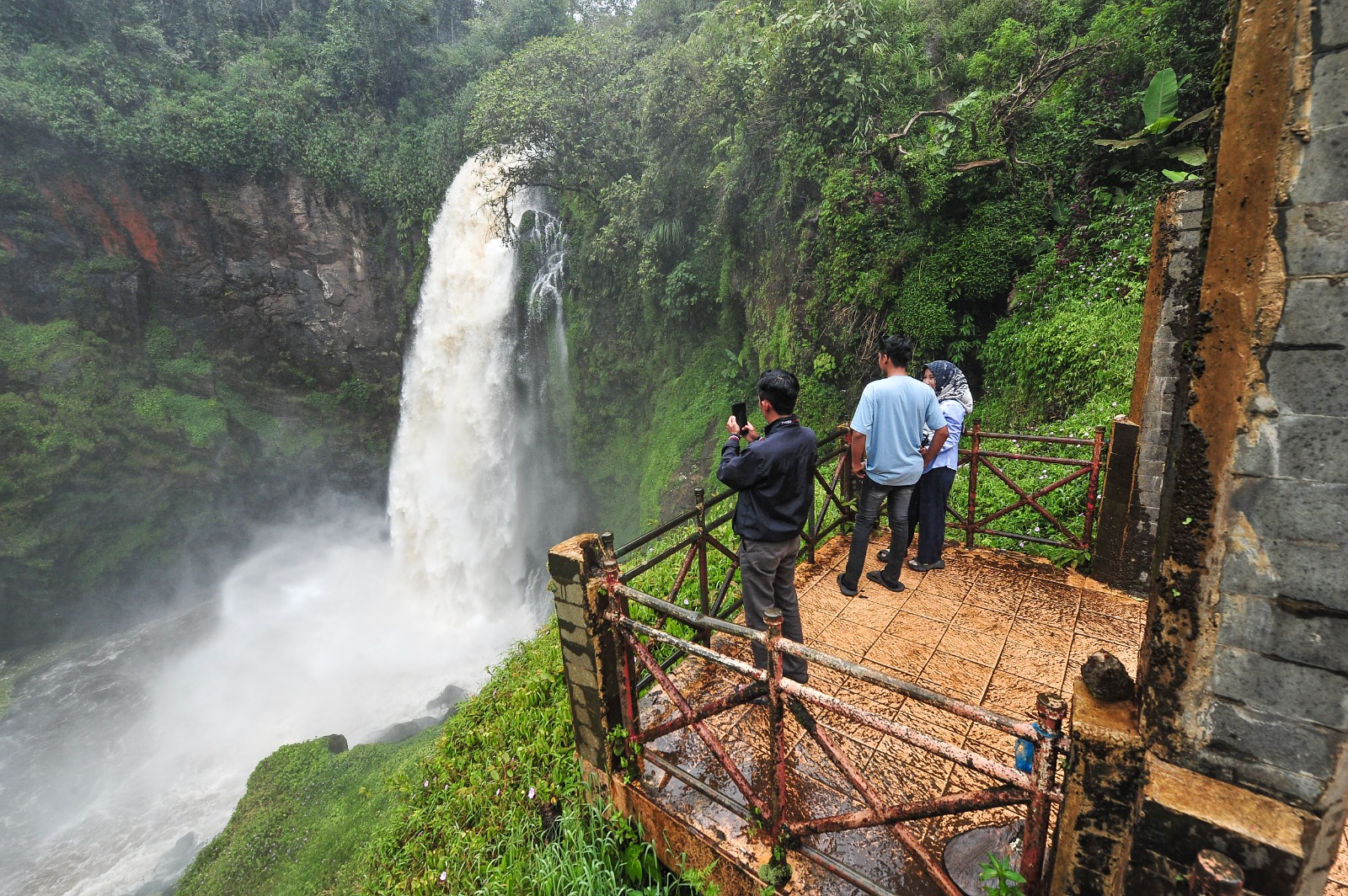 Wisata air terjun Telun Berasap