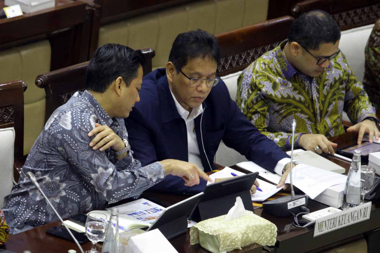 Raker Komisi XI DPR dan Menteri Keuangan Bahas Isu Strategis Keuangan Negara