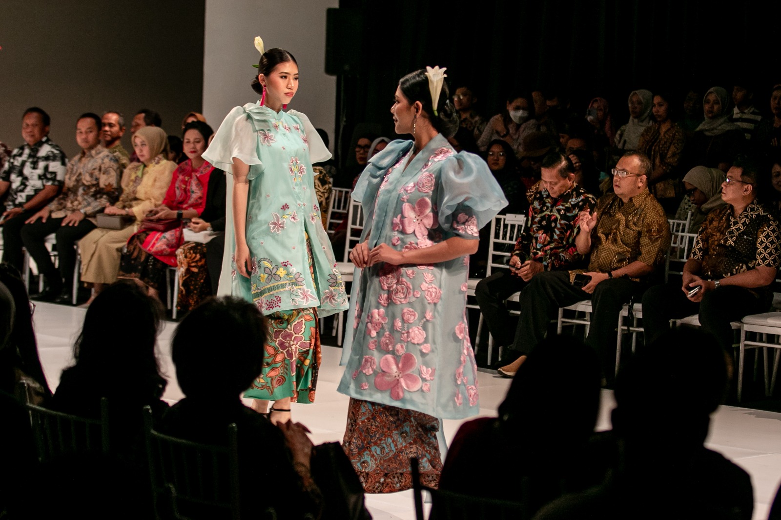 Peragaan busana Solo Batik Fashion 2025