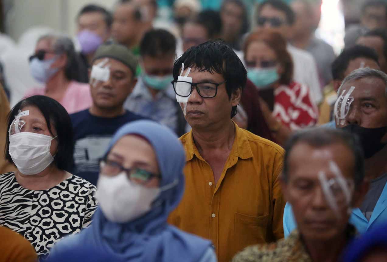 Bakti Sosial Operasi Katarak oleh RS St. Carolus