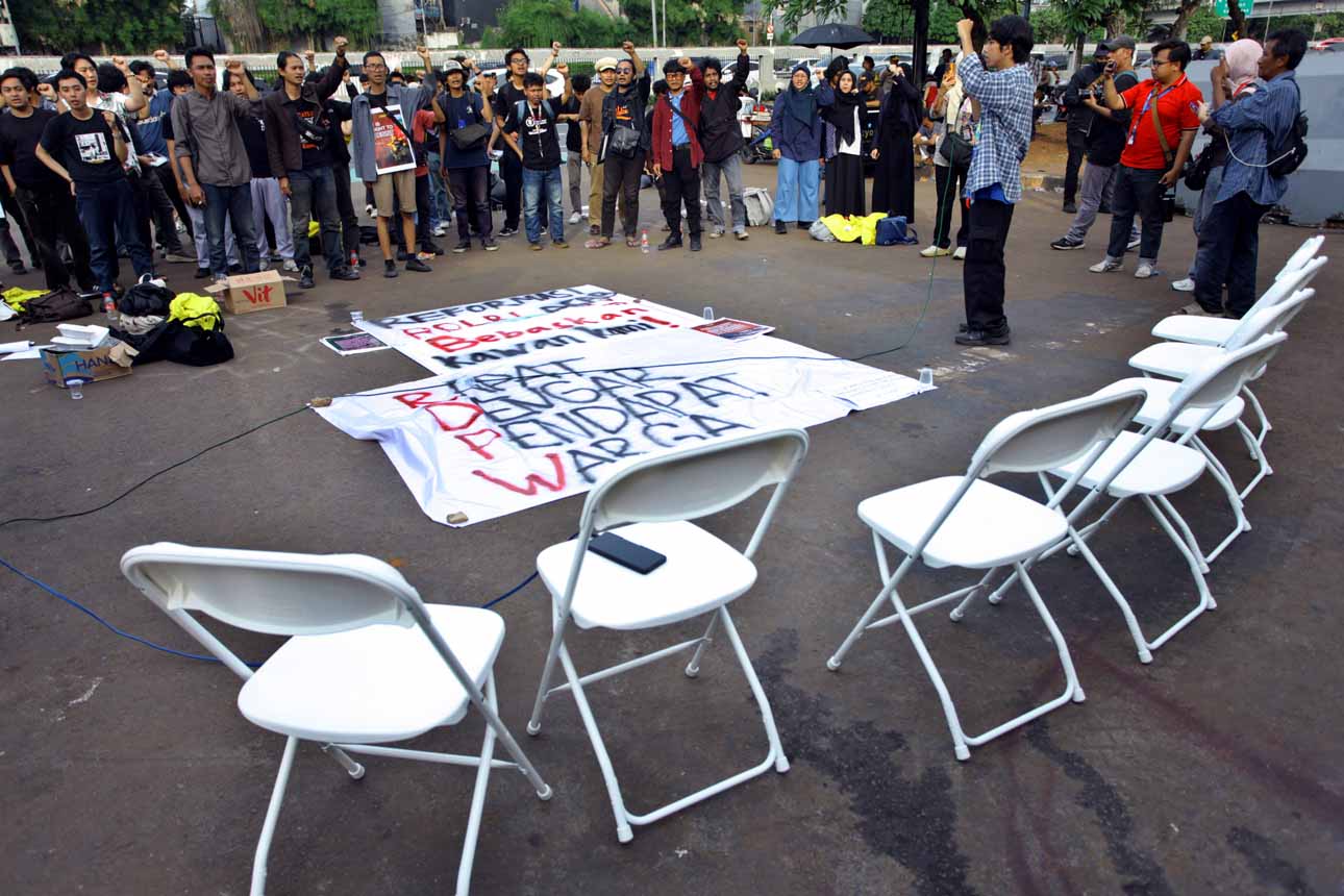 Aksi Rapat Dengar Pendapat Warga