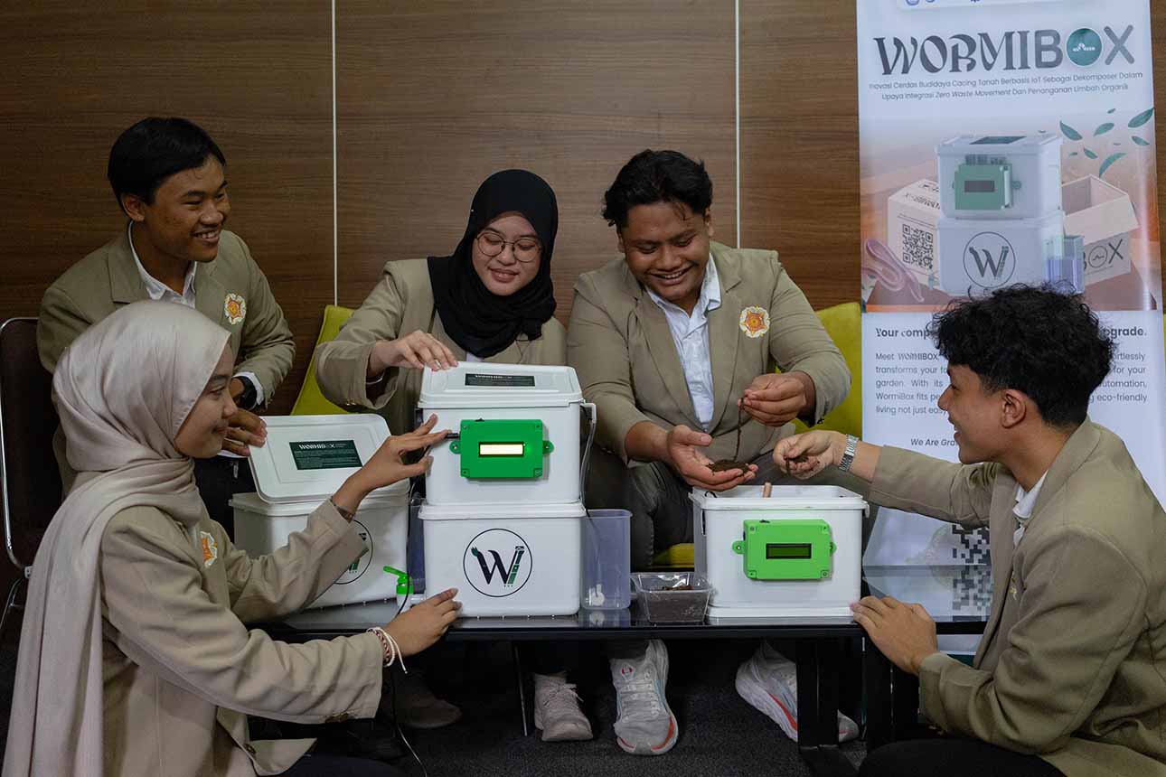 Pengembangan Alat Budidaya Cacing Berbasis Internet of Things 