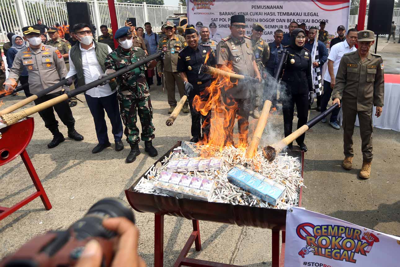 Pemusnahan Rokok dan Miras Ilegal