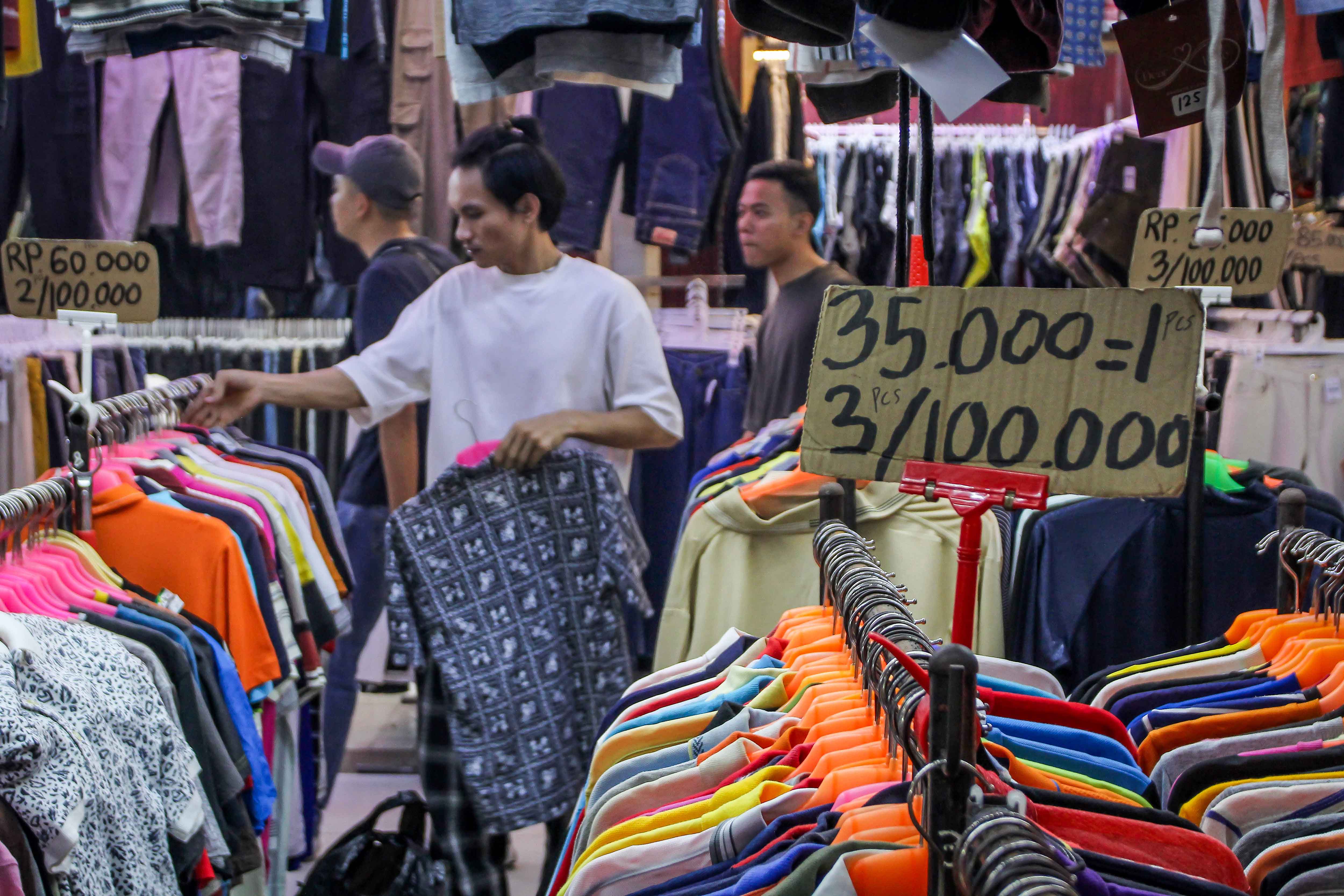 Pemerintah Siapkan Rencana Larangan Impor Pakaian Bekas Ilegal