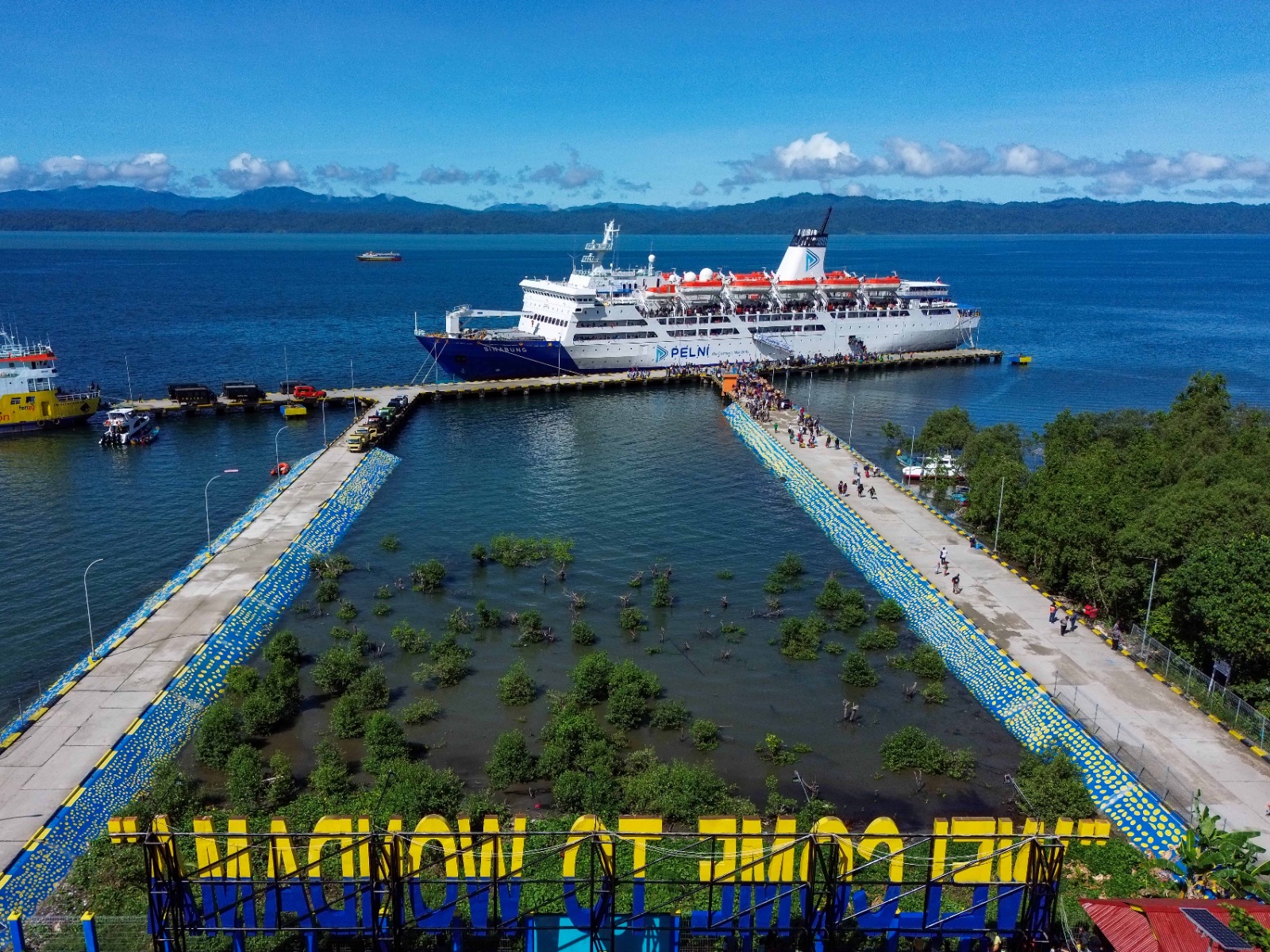 Hotel terapung Pelni di Teluk Wondama