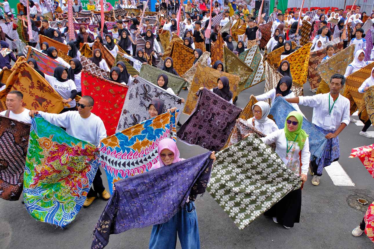 Pemecahan Rekor MURI untuk Tari dengan Kain Batik Terbanyak