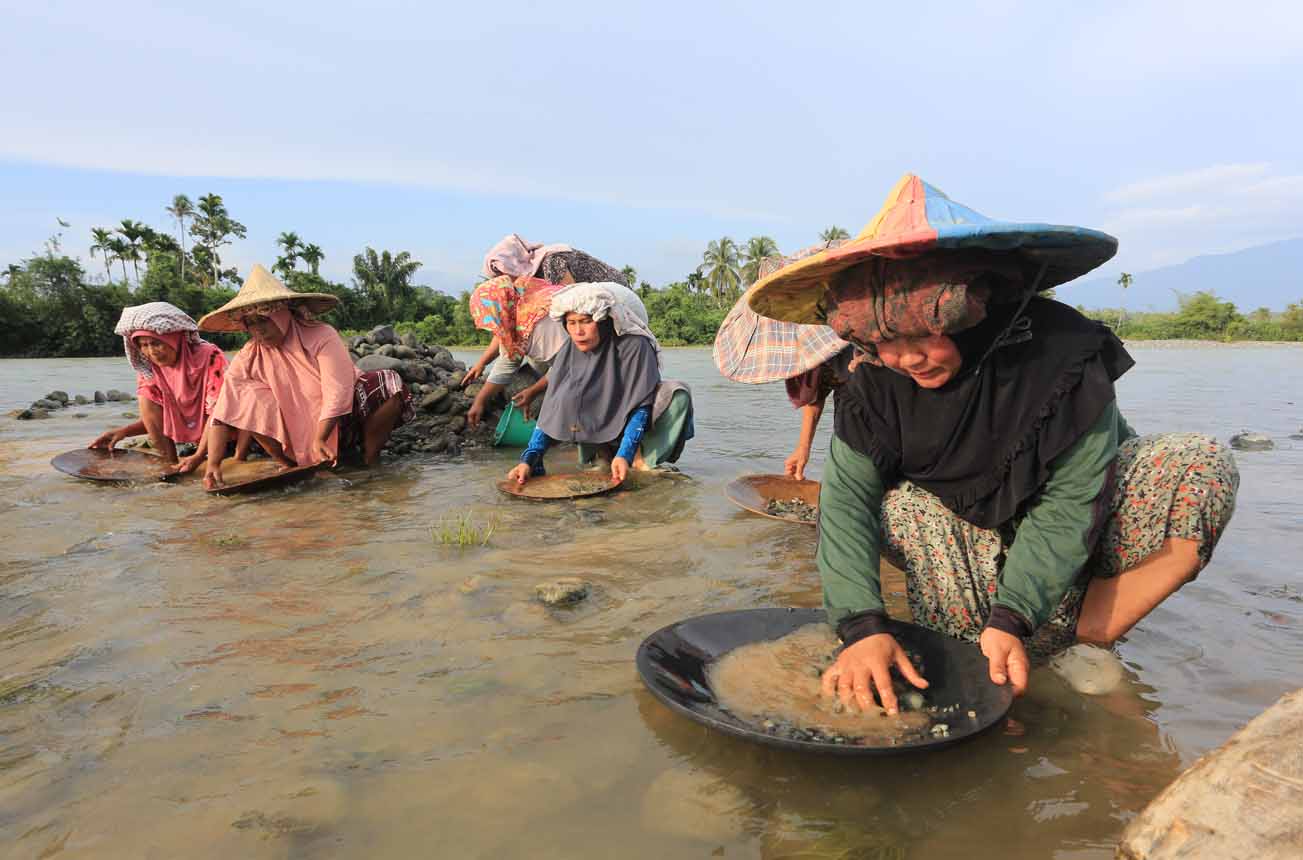 Pemerintah Dorong Koperasi dan UMKM Kelola Tambang Rakyat