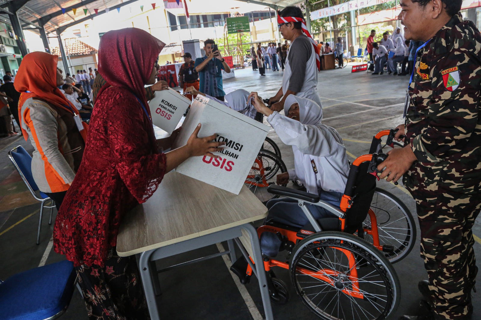Pendidikan demokrasi di lingkungan sekolah SLB Semarang