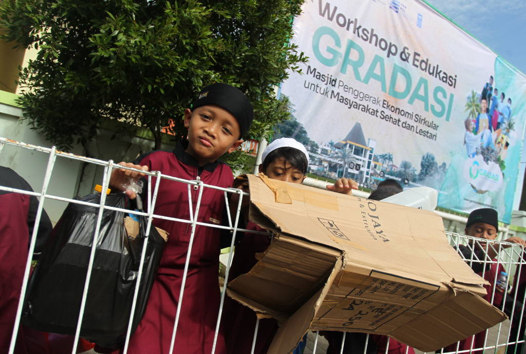 Gerakan Sedekah Sampah Indonesia: Masjid Penggerak Ekonomi Sirkular  untuk Masyarakat Sehat dan Lestari