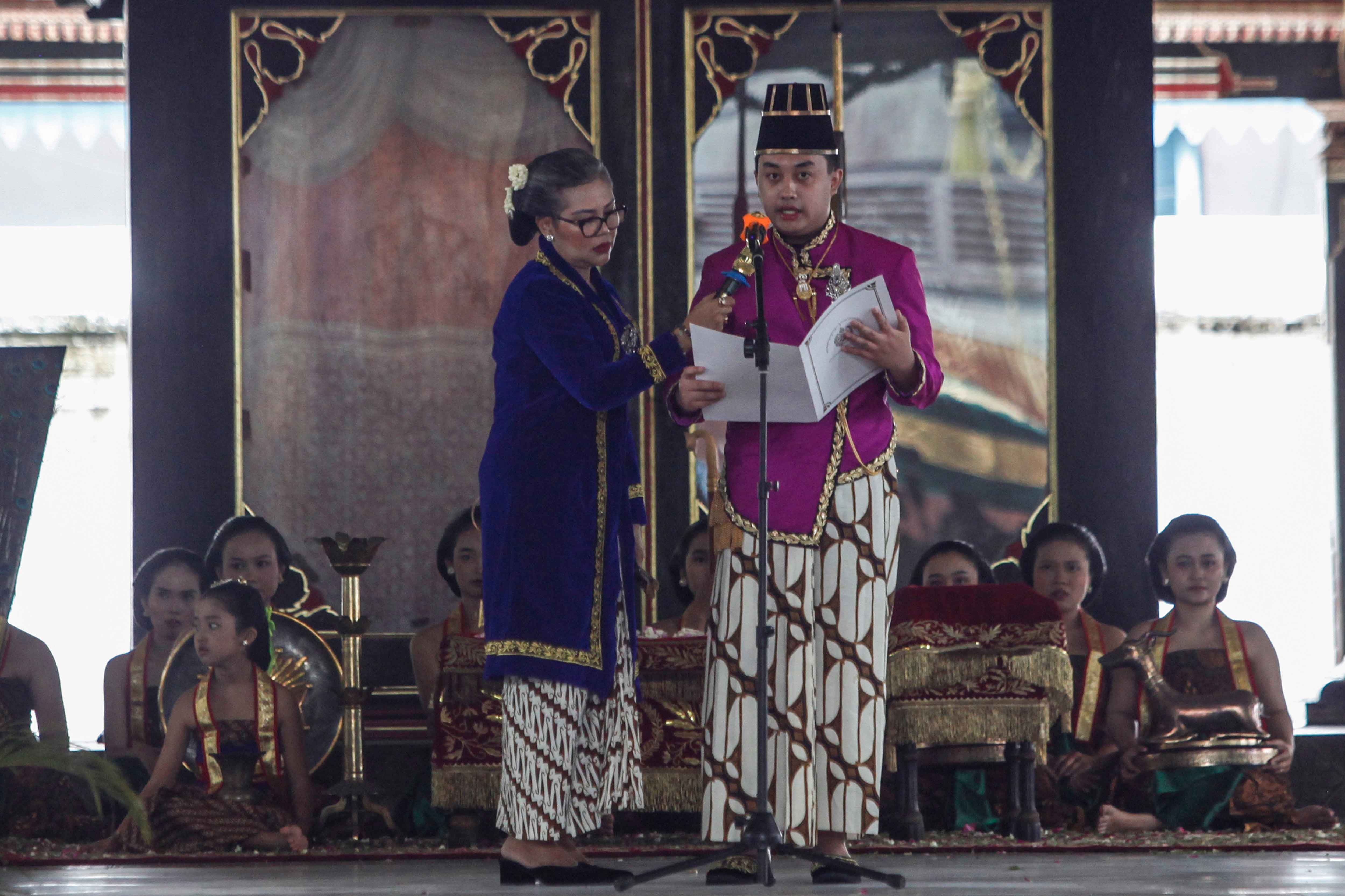 Jumenengan Raja Solo PB XIV