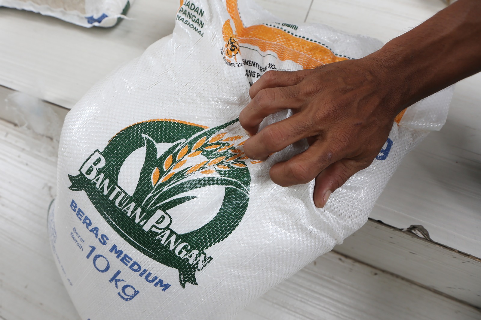 Penyaluran bantuan pangan Kemensos