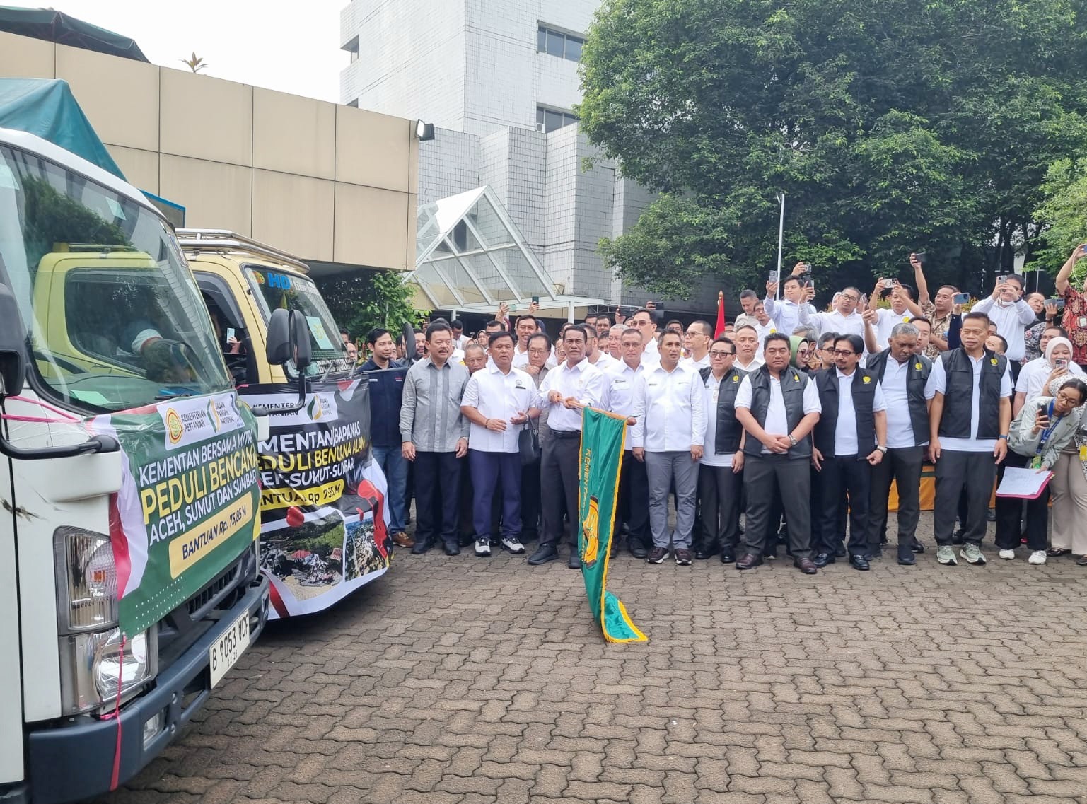 JAPFA Bersama Kementan dan Bapanas Salurkan Bantuan Kemanusiaan untuk Aceh, Sumatera Utara dan Sumatera Barat