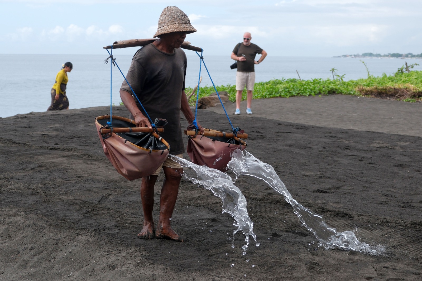Rumah produksi garam tradisional di Bali