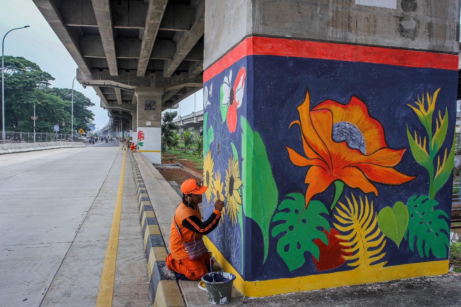 Beautifikasi Mural di kolong Tol Becakayu